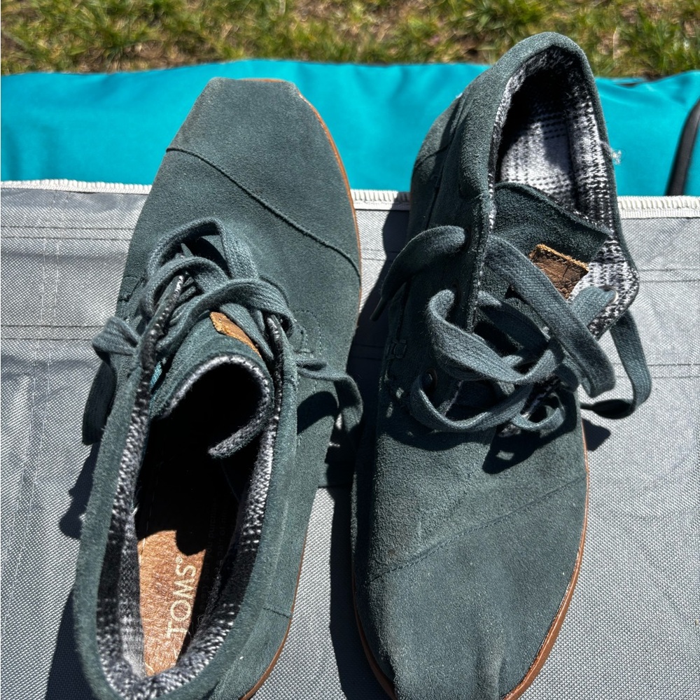 Toms woman’s Forest Green Casual Sneakers